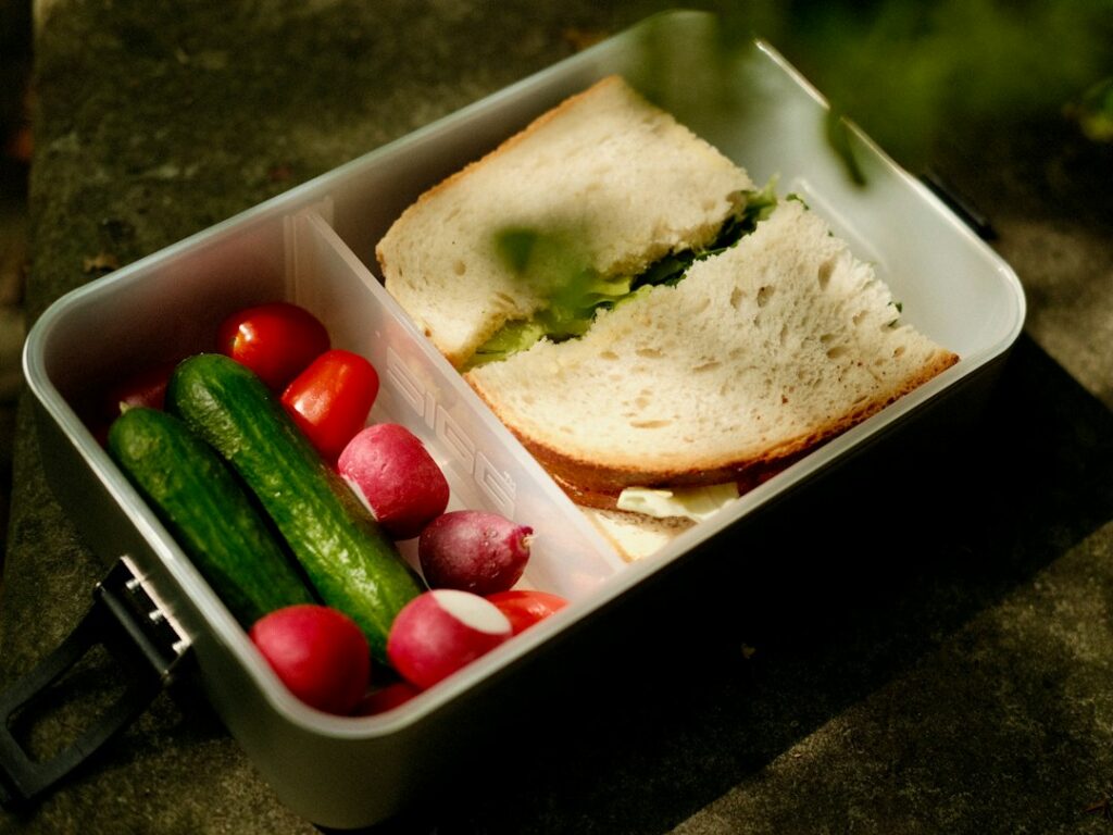 置き社食で健康経営を進める方法|費用対効果と導入事例・栄養セミナーの活用